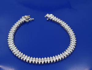 925 STERLING SILVER BRACELET WITH UNIQUE AND MESMERIZING DESIGN WITH EMBEDED CUBIC ZIRCON STONES