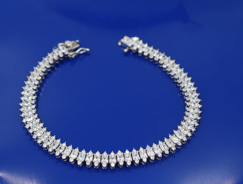 925 STERLING SILVER BRACELET WITH UNIQUE AND MESMERIZING DESIGN WITH EMBEDED CUBIC ZIRCON STONES
