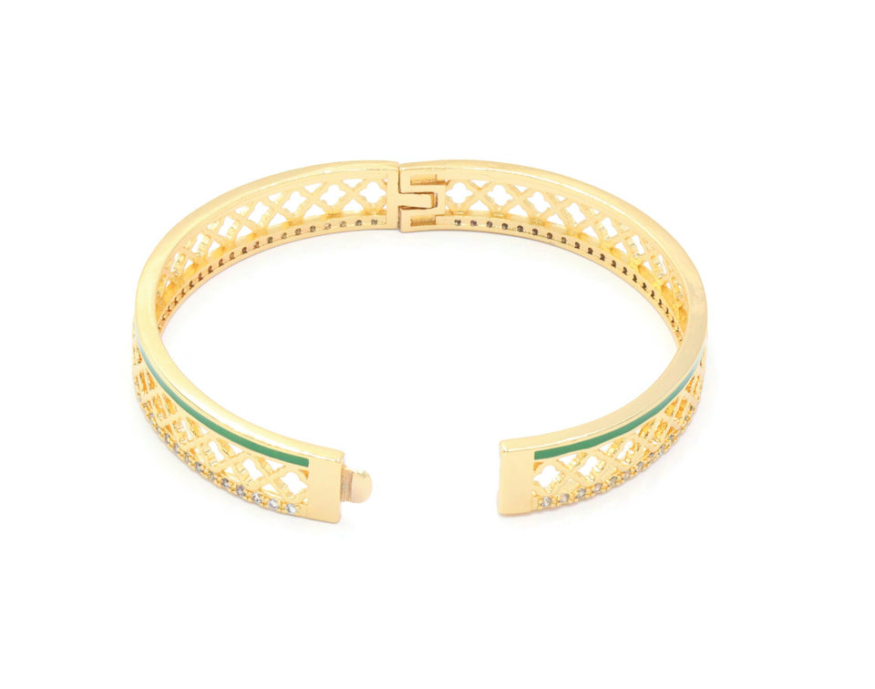 GREEN COLOURED WITH CUBAIC STONE OPENABLE BANGLE RING.