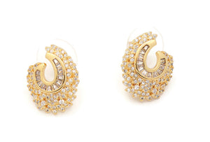 The Zircon Studded Shell Pendant with a beautful pair of earrings and gold plated adjustable chain with lobster clasps.